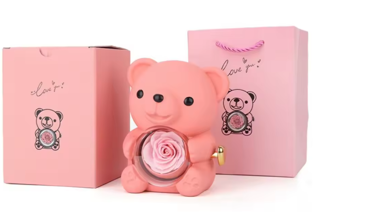 Plastikowe obrotowe pudełko na biżuterię z misiem